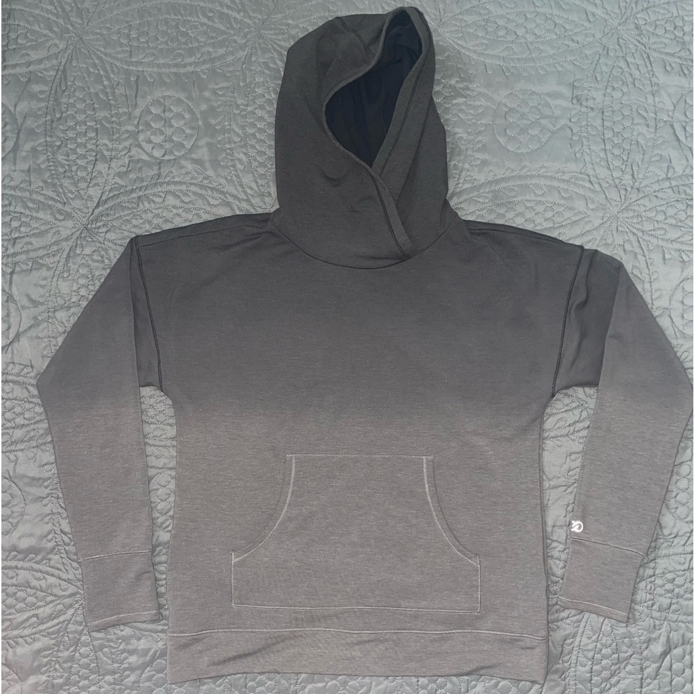 CALIA Carrie Underwood WOMANS SWEATSHIRT SIZE MEDIUM